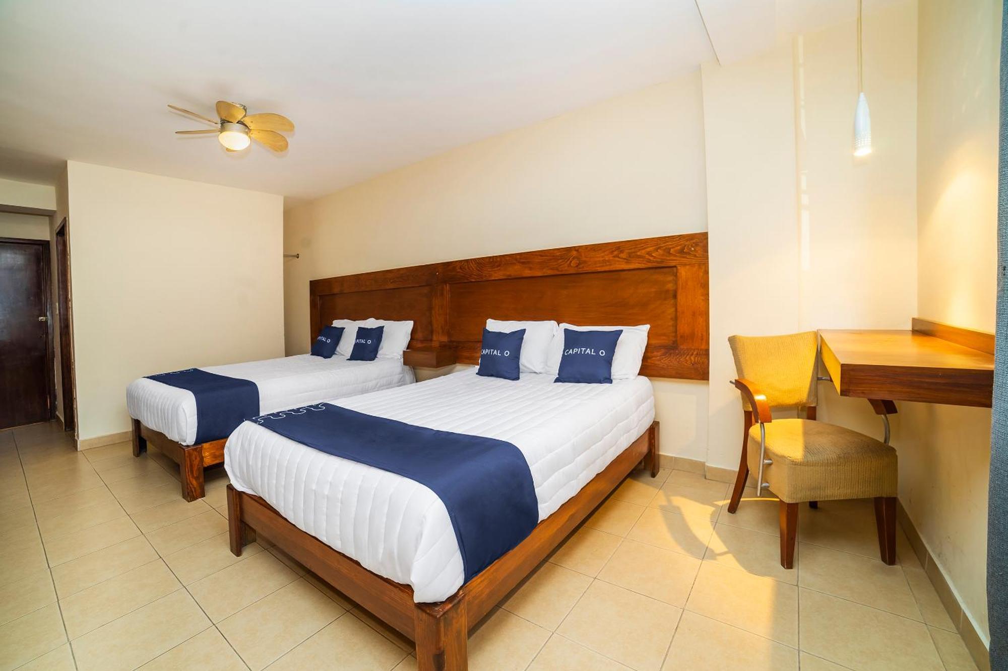 Capital O Hotel Casa Blanca Celaya  Extérieur photo