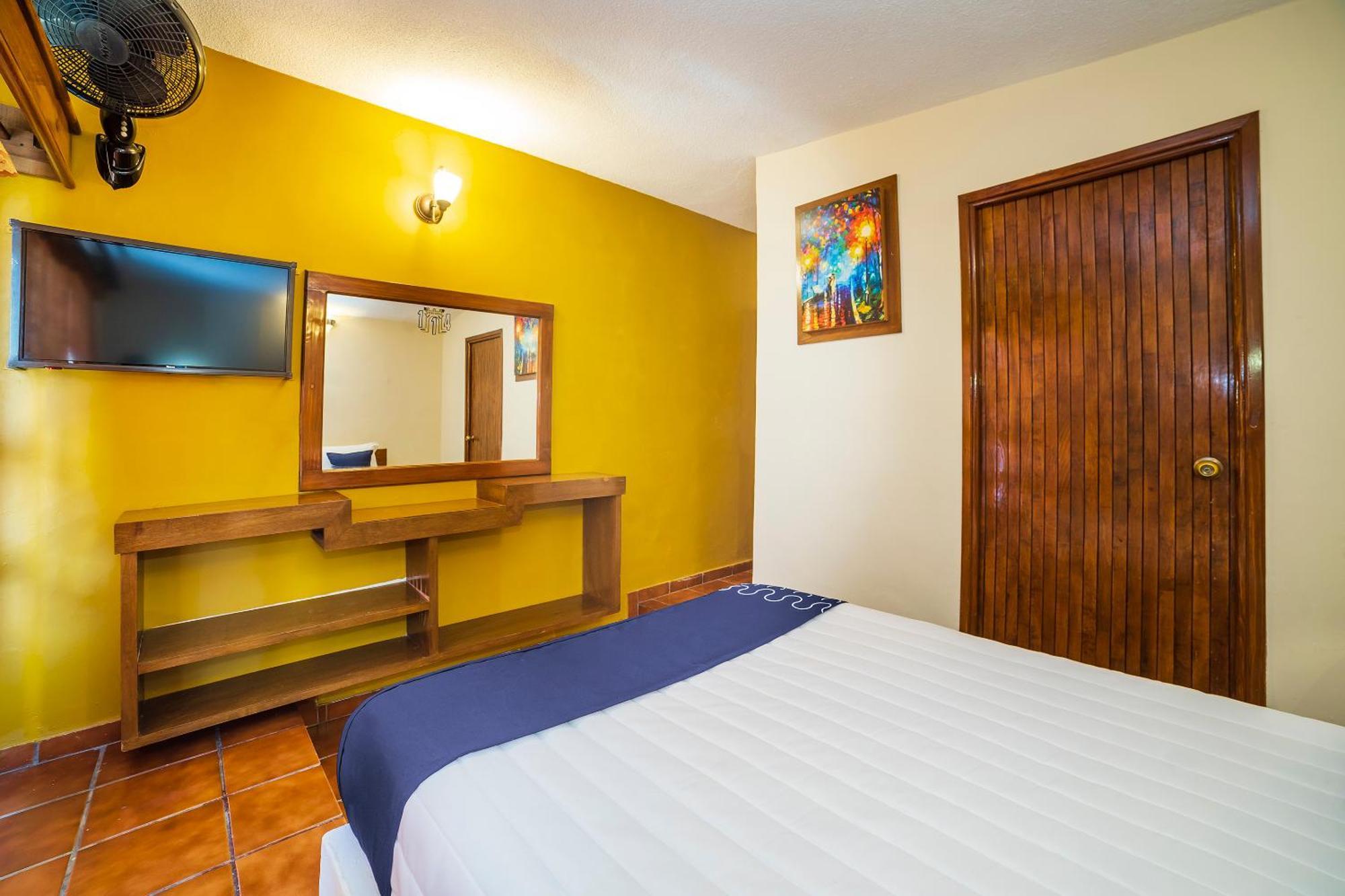Capital O Hotel Casa Blanca Celaya  Extérieur photo