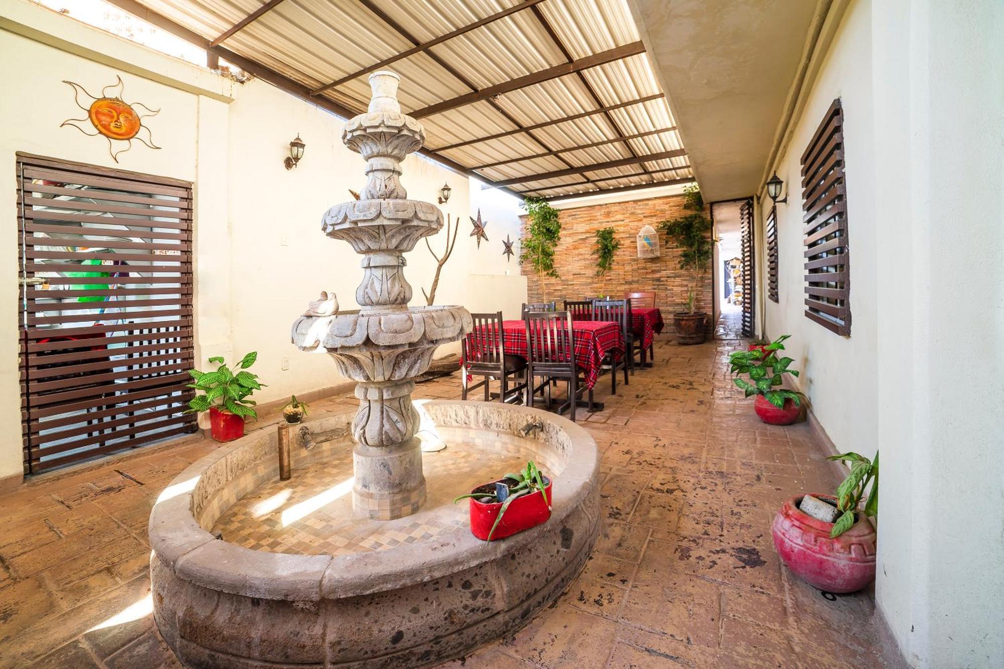 Capital O Hotel Casa Blanca Celaya  Extérieur photo