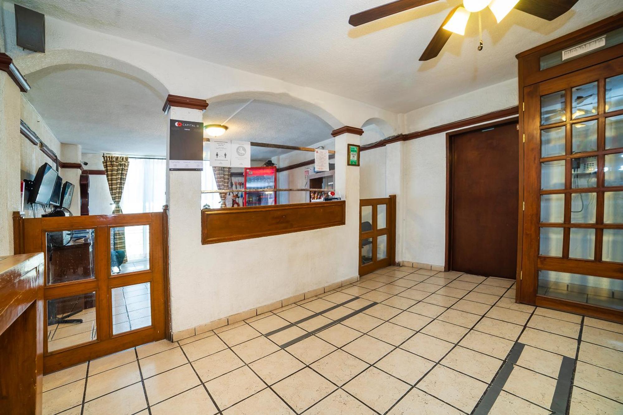 Capital O Hotel Casa Blanca Celaya  Extérieur photo